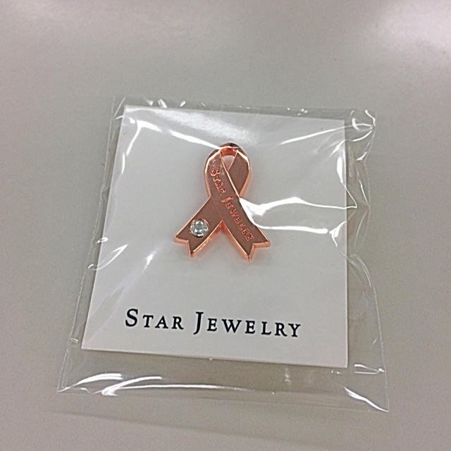 STAR JEWELRY(スタージュエリー)のスタージュエリー ピンクリボン バッチ レディースのアクセサリー(その他)の商品写真