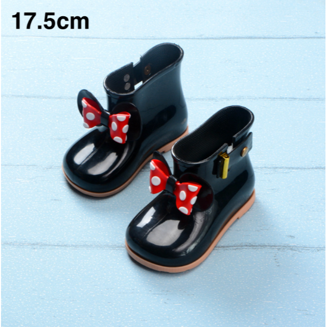 【新品】レインブーツ リボン ブラック(17.5cm) キッズ/ベビー/マタニティのキッズ靴/シューズ(15cm~)(長靴/レインシューズ)の商品写真