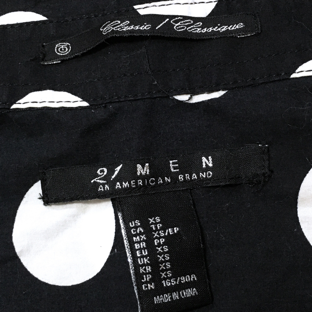 FOREVER 21(フォーエバートゥエンティーワン)の21men ドット 黒シャツ メンズのトップス(シャツ)の商品写真