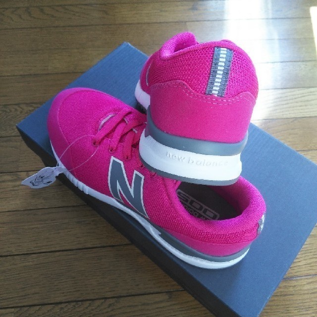 New Balance(ニューバランス)の新品！ニューバランス new balance スリッポン スニーカ23.5 キッズ/ベビー/マタニティのキッズ靴/シューズ(15cm~)(スニーカー)の商品写真