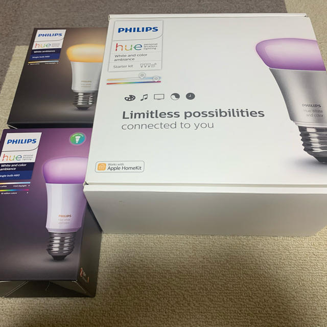 PHILIPS(フィリップス)のhue Philips スターターキット＋追加電球2 インテリア/住まい/日用品のライト/照明/LED(蛍光灯/電球)の商品写真