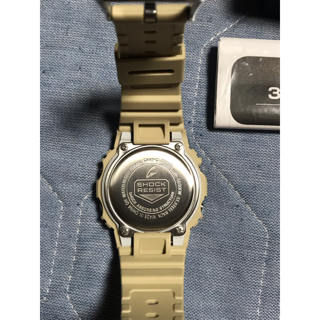 G-SHOCK(ジーショック)のCASIO G-SHOCK サンドベージュ色  メンズの時計(腕時計(デジタル))の商品写真