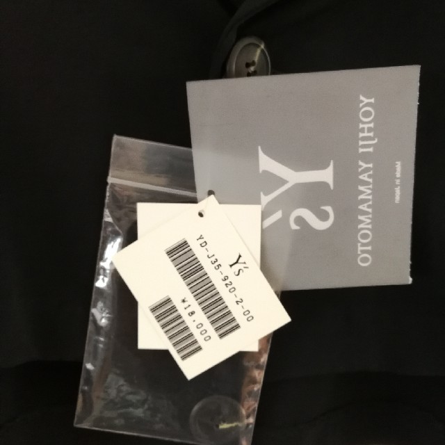 Y's(ワイズ)のワイズ　可愛いケープ　タグ付き新品 レディースのジャケット/アウター(ポンチョ)の商品写真