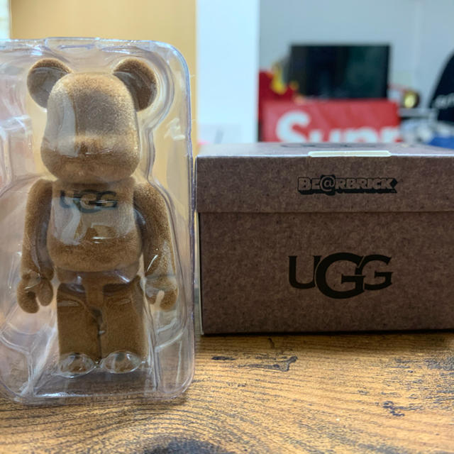 MEDICOM TOY(メディコムトイ)の非売品 BE@RBRICK 100% UGG ベアブリック エンタメ/ホビーのフィギュア(その他)の商品写真