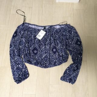 エイチアンドエム(H&M)のH&M ペイズリー柄オフショルトップス(チュニック)