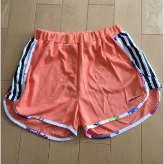 アディダス(adidas)のアディダス　ショートパンツ　オレンジ花柄　Lサイズ(ショートパンツ)