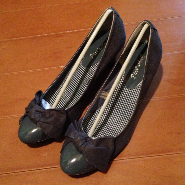 新品☆リボン付きグレーパンプス☆送料込み レディースの靴/シューズ(ハイヒール/パンプス)の商品写真