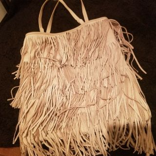 ザラ(ZARA)のZARA　ザラ　本革スエードフリンジトート　　未使用に近い　19990円(ショルダーバッグ)