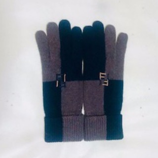 フェンディ(FENDI)のフェンディニット手袋（1月7日以降発送）(手袋)