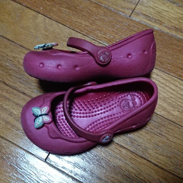 crocs(クロックス)のcrocs 女の子 キッズ/ベビー/マタニティのベビー靴/シューズ(~14cm)(サンダル)の商品写真