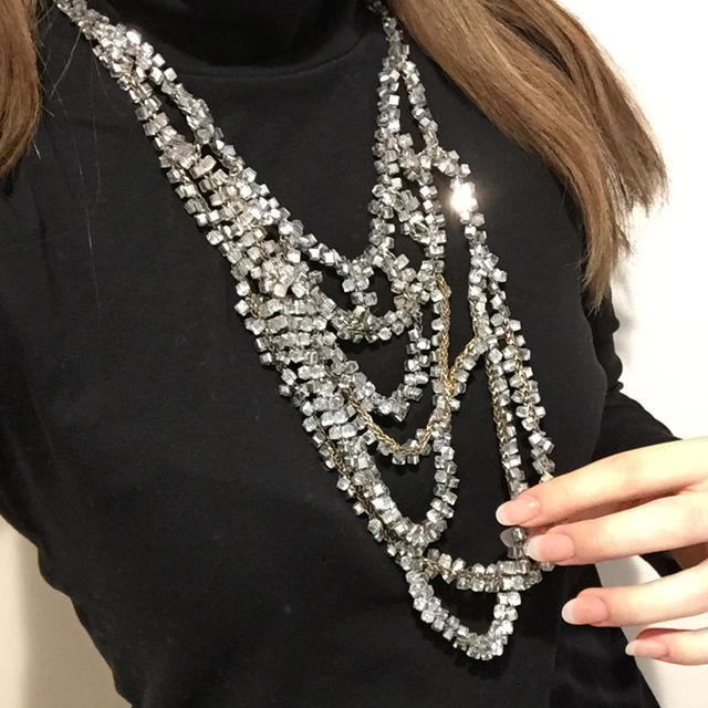 ZARA(ザラ)のZARA ダイスクリスタルネックレス レディースのアクセサリー(ネックレス)の商品写真