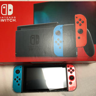 ニンテンドースイッチ(Nintendo Switch)の任天堂Switch 美品 本体 新型 マルチカラー(携帯用ゲーム機本体)