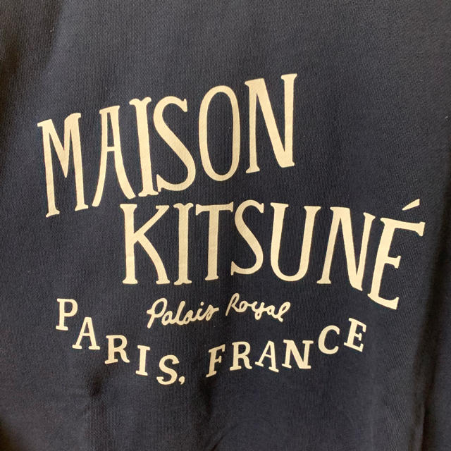 MAISON KITSUNE'(メゾンキツネ)のMAISON KITSUNE ロゴトレーナー メンズのトップス(スウェット)の商品写真