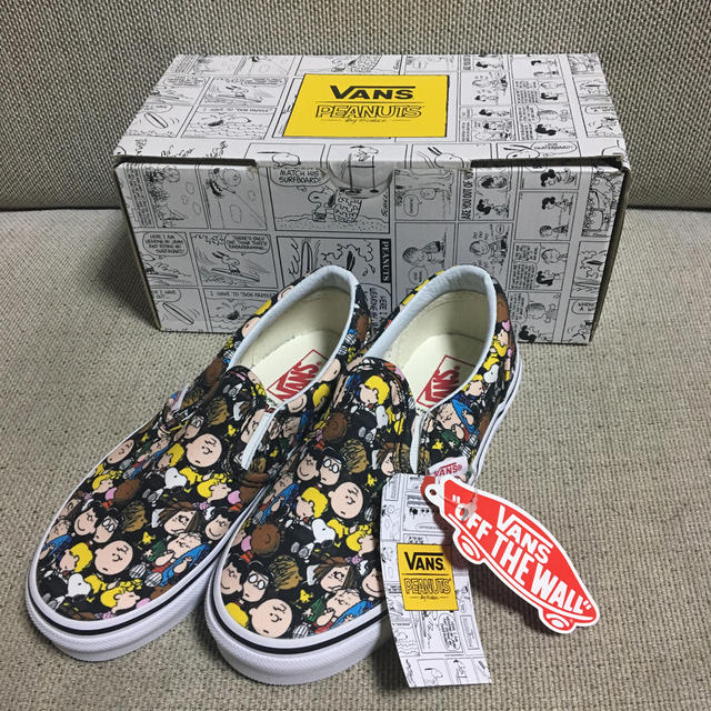 VANS(ヴァンズ)のキッズスニーカー  スリッポン vans スヌーピーコラボ  18cm キッズ/ベビー/マタニティのキッズ靴/シューズ(15cm~)(スニーカー)の商品写真