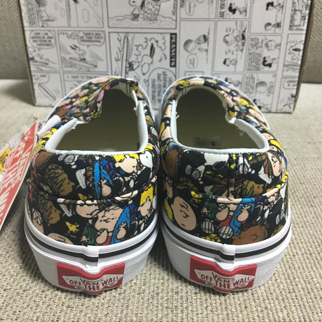 VANS(ヴァンズ)のキッズスニーカー  スリッポン vans スヌーピーコラボ  18cm キッズ/ベビー/マタニティのキッズ靴/シューズ(15cm~)(スニーカー)の商品写真