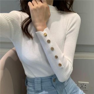 ザラ(ZARA)のゴールドボタンニット♥White(ニット/セーター)