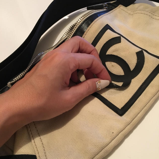 CHANEL(シャネル)のCHANEL♡ボディかウエストバッグ レディースのバッグ(ボディバッグ/ウエストポーチ)の商品写真