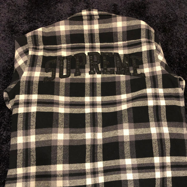 Supreme(シュプリーム)の supreme quilted  arc logo flannel shirt メンズのジャケット/アウター(その他)の商品写真