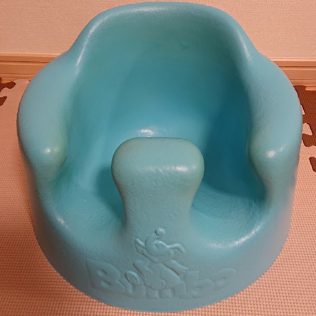 Bumbo(バンボ)のバンボ Bumbo ブルー キッズ/ベビー/マタニティのキッズ/ベビー/マタニティ その他(その他)の商品写真