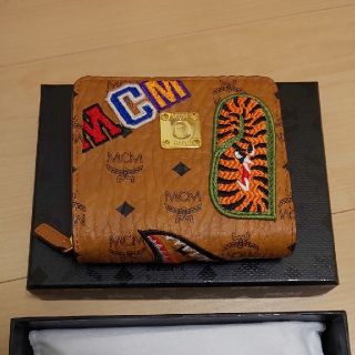 アベイシングエイプ(A BATHING APE)のBAPE MCM SHARK ZIP WALLET(折り財布)