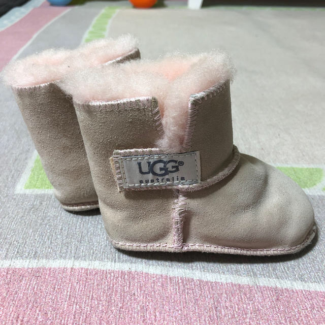 UGG(アグ)のR様専用、UGG、ベビー、ファーストシューズ、ピンク キッズ/ベビー/マタニティのベビー靴/シューズ(~14cm)(ブーツ)の商品写真