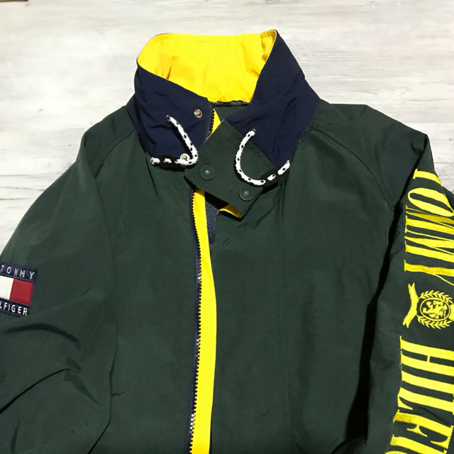 TOMMY HILFIGER(トミーヒルフィガー)のTOMMY HILFIGER セーリングジャケット　レア美品　Mサイズ　緑 メンズのジャケット/アウター(ナイロンジャケット)の商品写真