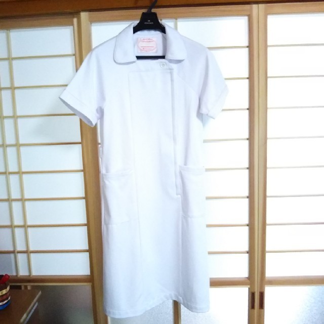 ナース服＋ナースキャップのセット(正規品)🌿 エンタメ/ホビーのコスプレ(小道具)の商品写真