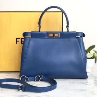 フェンディ(FENDI)の美品 FENDI ピーカブー レギュラー 　ロイヤルブルー(ショルダーバッグ)