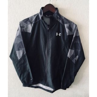 アンダーアーマー(UNDER ARMOUR)のアンダーアーマーYXL 150 ウインドブレーカー上着(ジャケット/上着)