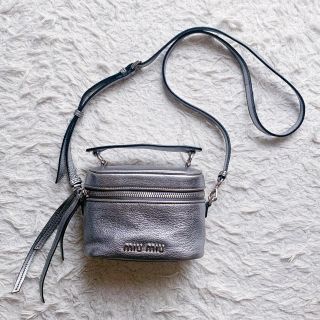 miumiuシルバーハンドバッグ