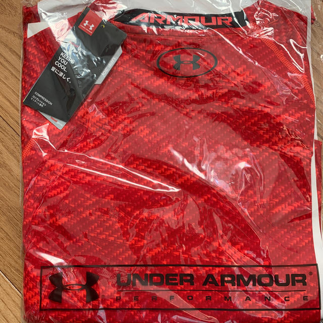 UNDER ARMOUR(アンダーアーマー)のヒートギア  長袖　コンプレッション　サイズ:LG スポーツ/アウトドアのトレーニング/エクササイズ(トレーニング用品)の商品写真
