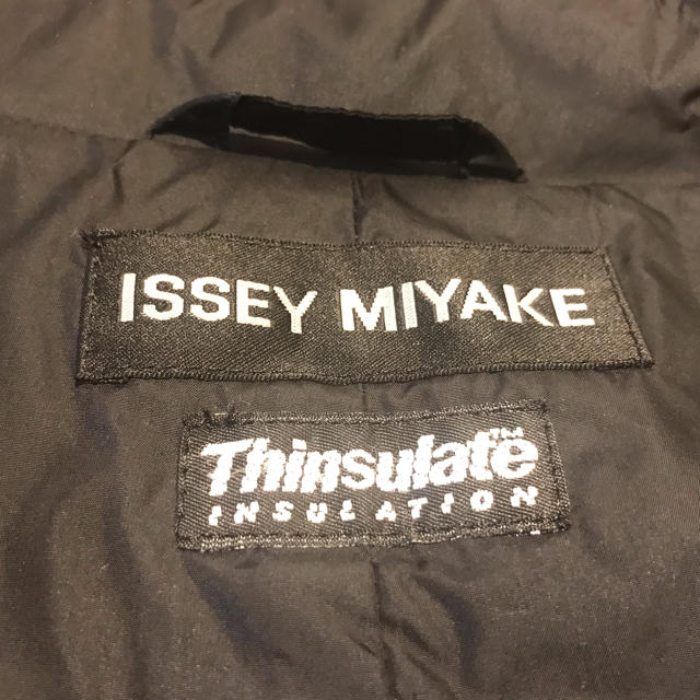 ISSEY MIYAKE(イッセイミヤケ)のISSEY MIYAKE 中綿ロングコート メンズのジャケット/アウター(ステンカラーコート)の商品写真