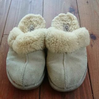 アグ(UGG)のらいたん様専用 UGGムートンサンダル ベージュ 23cm (サンダル)