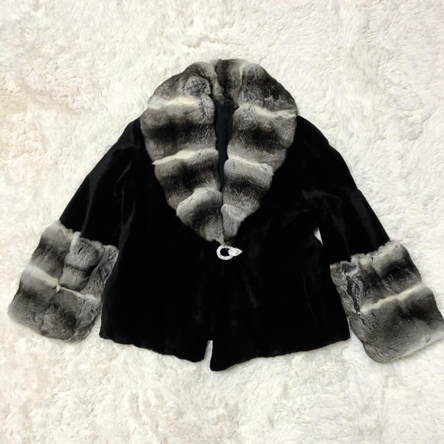 FOXEY(フォクシー)のチンチラ　シェアードミンク  コート エンバ　 レディースのジャケット/アウター(毛皮/ファーコート)の商品写真