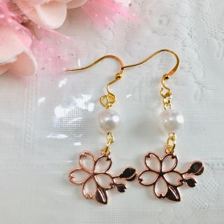 ＊桜のピアス(白)＊ハンドメイド(ピアス)