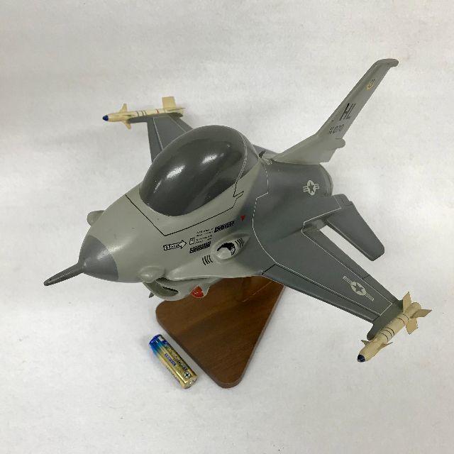 F-16ファイティング・ファルコンの面白ソリッドモデル エンタメ/ホビーのコレクション(その他)の商品写真