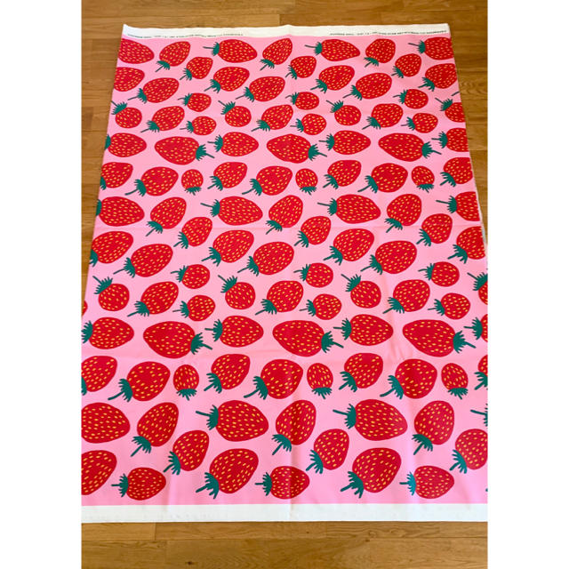 marimekko(マリメッコ)の新品★marimekko 撥水加工 30×72 pieni mansikka ハンドメイドの素材/材料(生地/糸)の商品写真