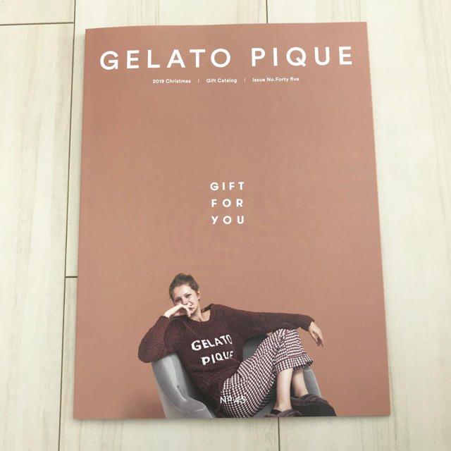 gelato pique(ジェラートピケ)のGELATO PIQUE カタログ　ジェラートピケ 冊子 2019 冬 エンタメ/ホビーの雑誌(ファッション)の商品写真