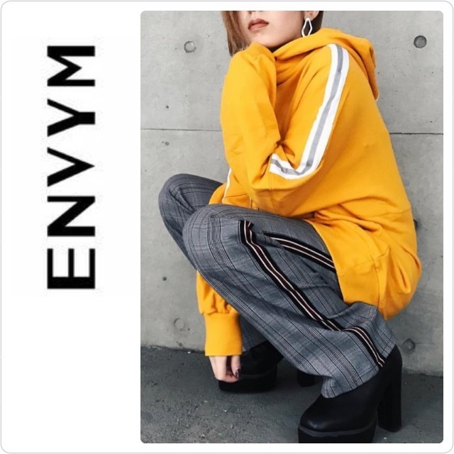 ENVYM(アンビー)の新品♡定価7590♡ENVYM リフレクトラインプルオーバー レディースのトップス(パーカー)の商品写真