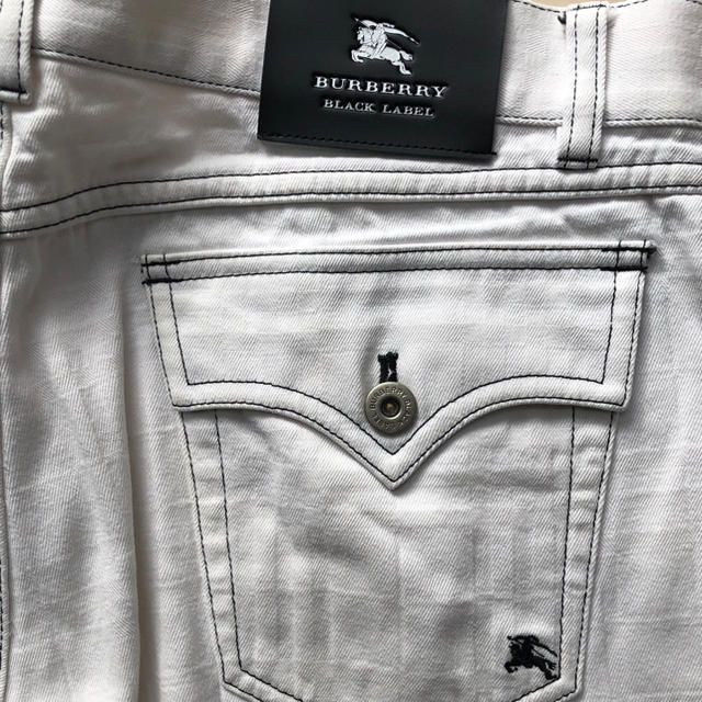 BURBERRY BLACK LABEL(バーバリーブラックレーベル)のSALEお値下 げ！Burberry  Black label  パンツホワイト メンズのパンツ(デニム/ジーンズ)の商品写真