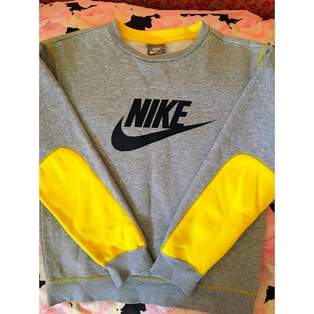 NIKE(ナイキ)のNIKEトレーナー キッズ/ベビー/マタニティのキッズ服男の子用(90cm~)(ジャケット/上着)の商品写真