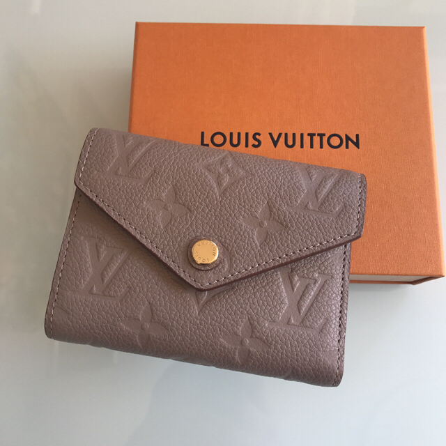 LOUIS VUITTON(ルイヴィトン)のルイヴィトン　ポルトフォイユヴィクトリーヌヴィゾン レディースのファッション小物(財布)の商品写真