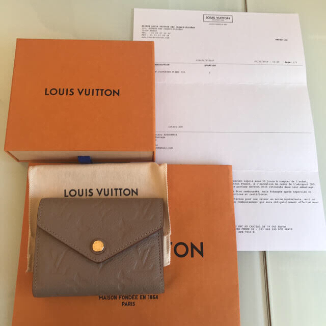 LOUIS VUITTON(ルイヴィトン)のルイヴィトン　ポルトフォイユヴィクトリーヌヴィゾン レディースのファッション小物(財布)の商品写真