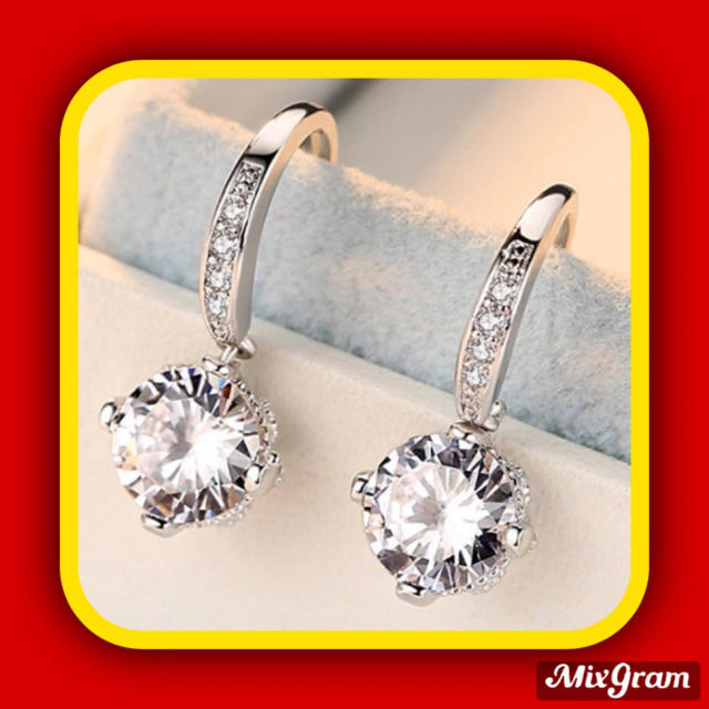 SWAROVSKI(スワロフスキー)の✨定価7580円✨★SWAROVSKI★【両耳】可愛い💕 金属アレルギー対応 レディースのアクセサリー(ピアス)の商品写真