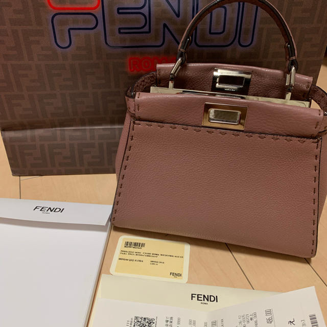 FENDI(フェンディ)のピーカブー ミニ セレリア レディースのバッグ(ハンドバッグ)の商品写真