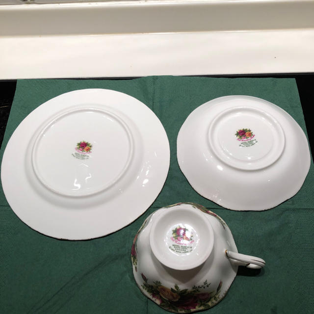 ROYAL ALBERT(ロイヤルアルバート)のロイヤルアルパートカップ&ソーサー ケーキ皿 インテリア/住まい/日用品のキッチン/食器(食器)の商品写真