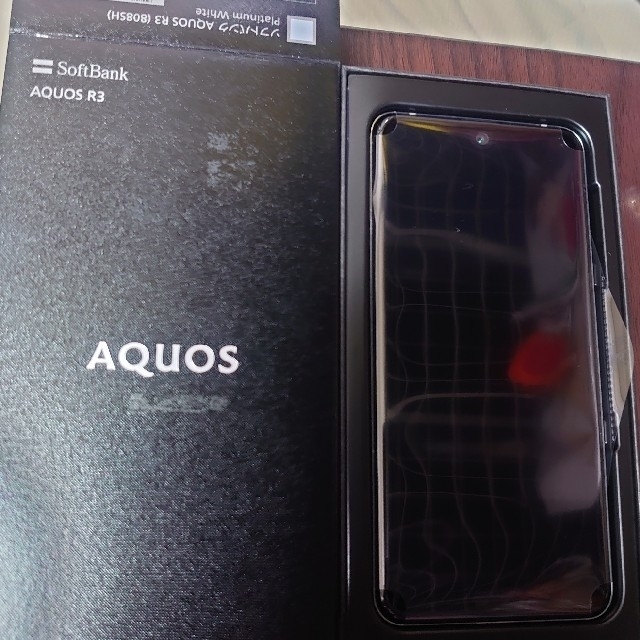 AQUOS(アクオス)のにぁさん専用 未使用 AQUOS R3 808SH 128G White スマホ/家電/カメラのスマートフォン/携帯電話(スマートフォン本体)の商品写真