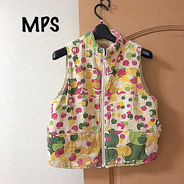 MPS(エムピーエス)のMPS 中綿入りベスト 140サイズ キッズ/ベビー/マタニティのキッズ服女の子用(90cm~)(ジャケット/上着)の商品写真