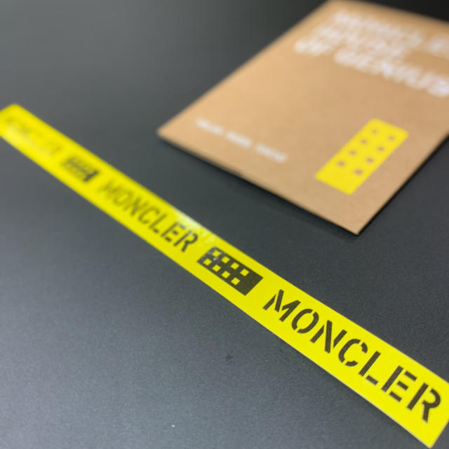 MONCLER(モンクレール)のmoncler house of genius 非売品 ステッカー 激レア その他のその他(その他)の商品写真