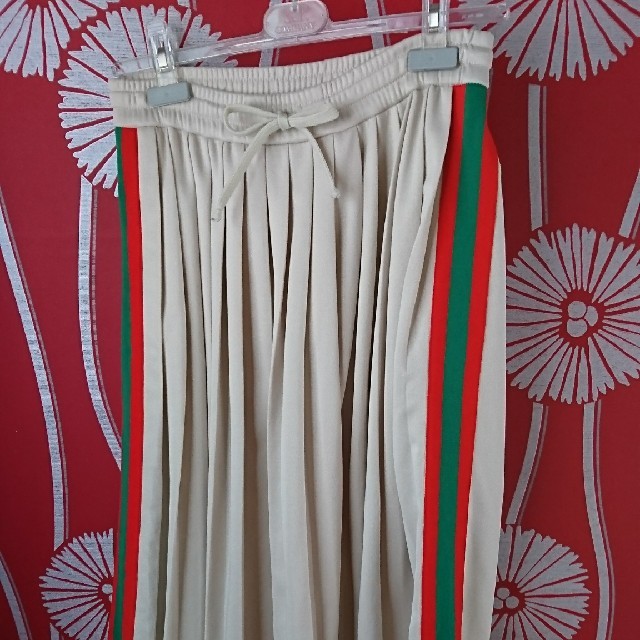 Gucci(グッチ)のaiai1206様専用GUCCIグッチ ライン入りジャージスカート レディースのスカート(ロングスカート)の商品写真
